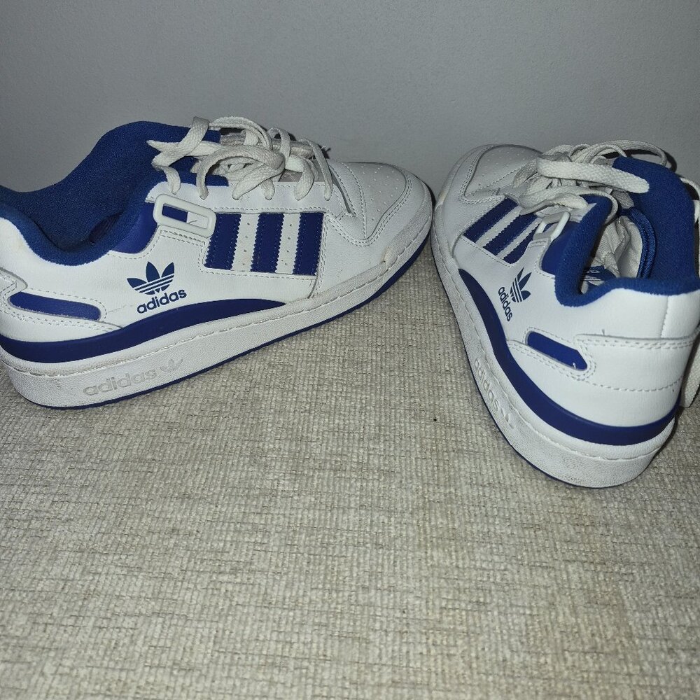 👟 Adidas White & Blue – Classic Street Style